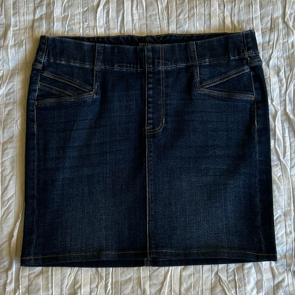 Liverpool Jeans Cat Eye Pull On Dark Wash Denim Skirt